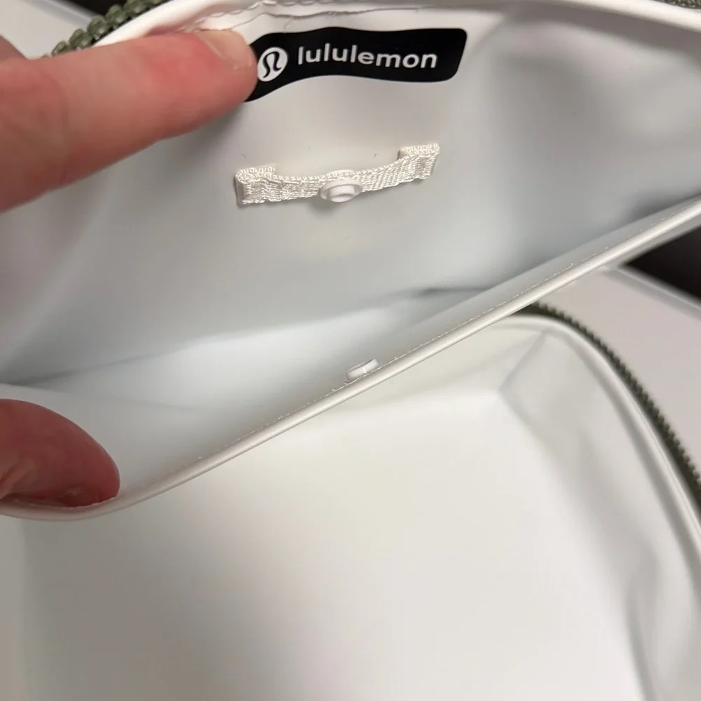 Lululemon Green/ White Travel Lunchbox - Picture 4 of 5